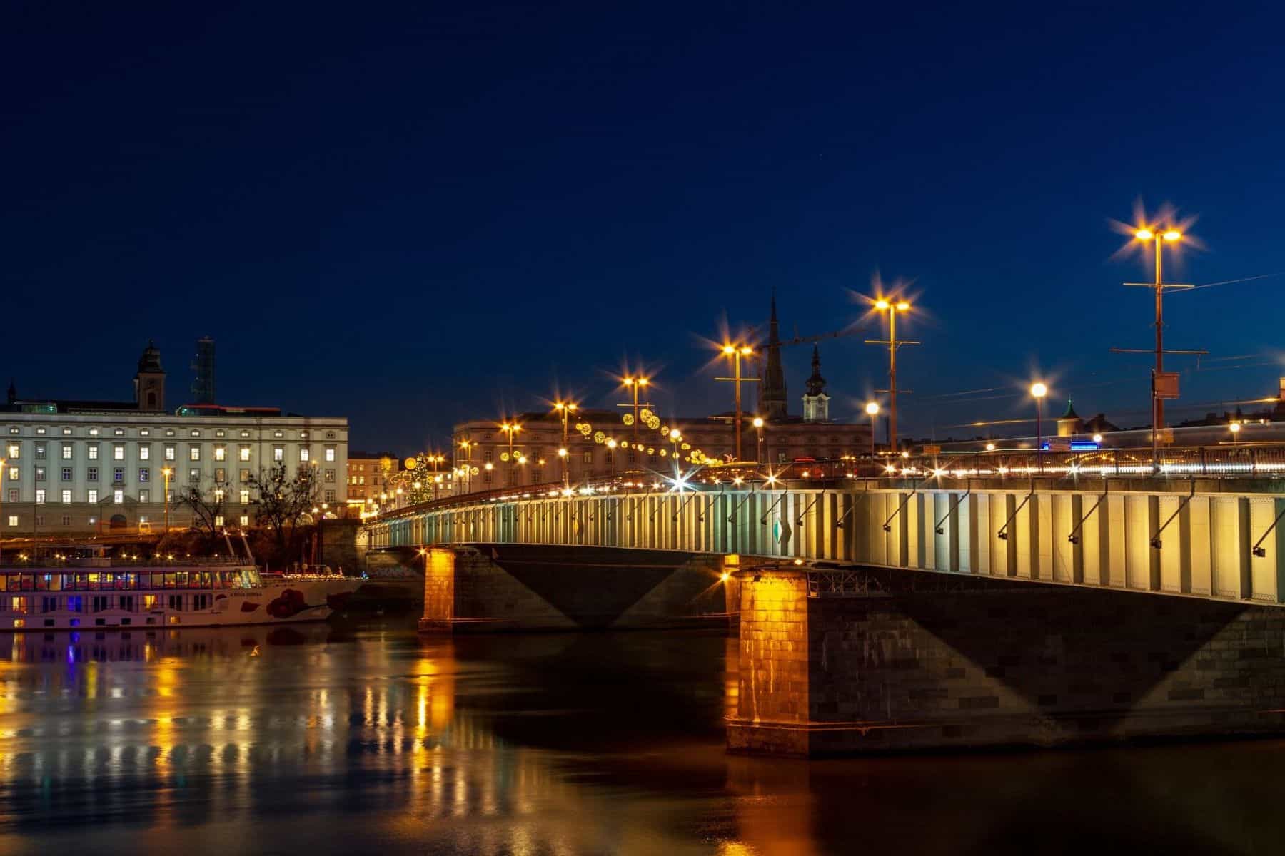 Donaubrücke-Linz-c-Pixabay