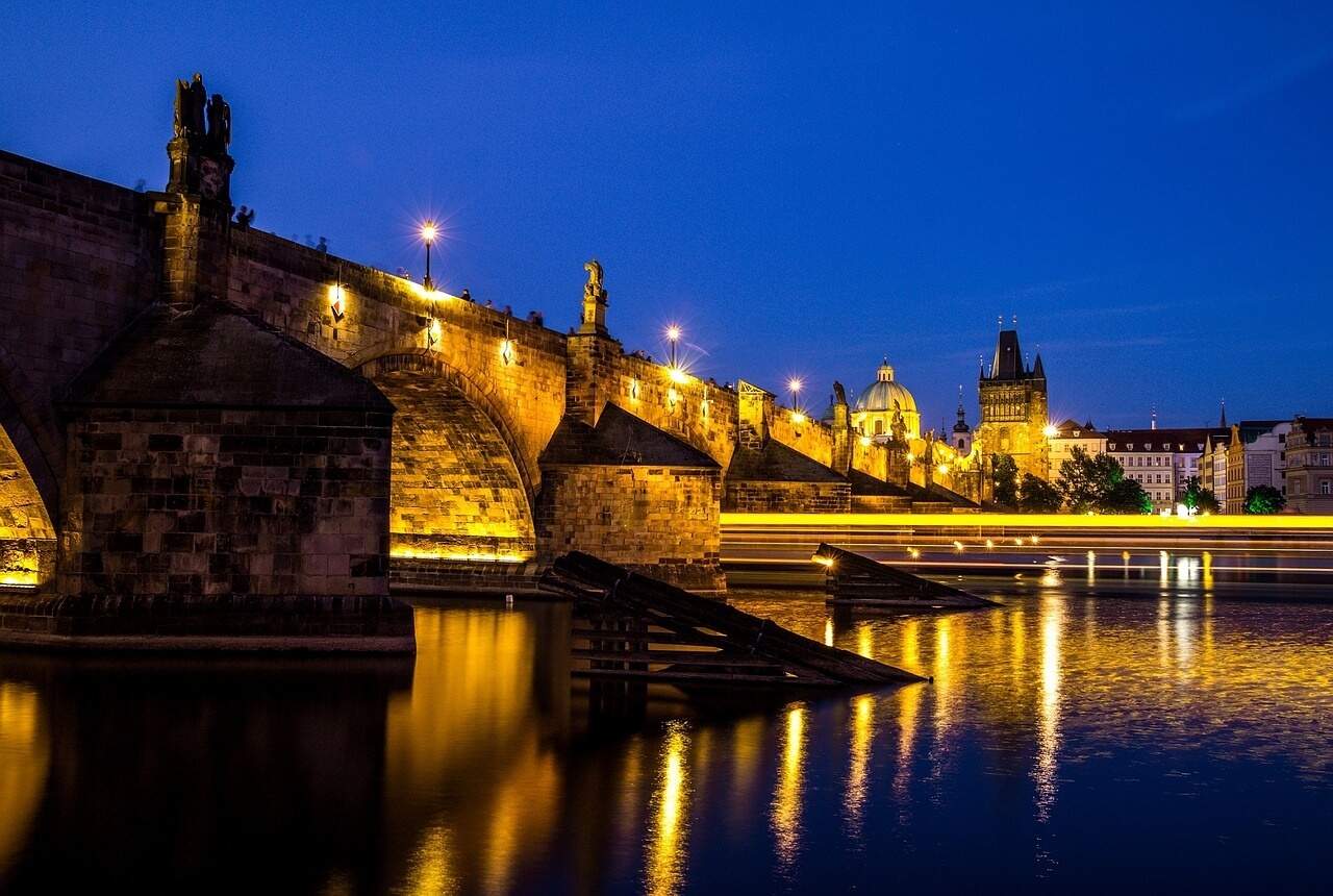 Prag-bei-Nacht-C-pixabay