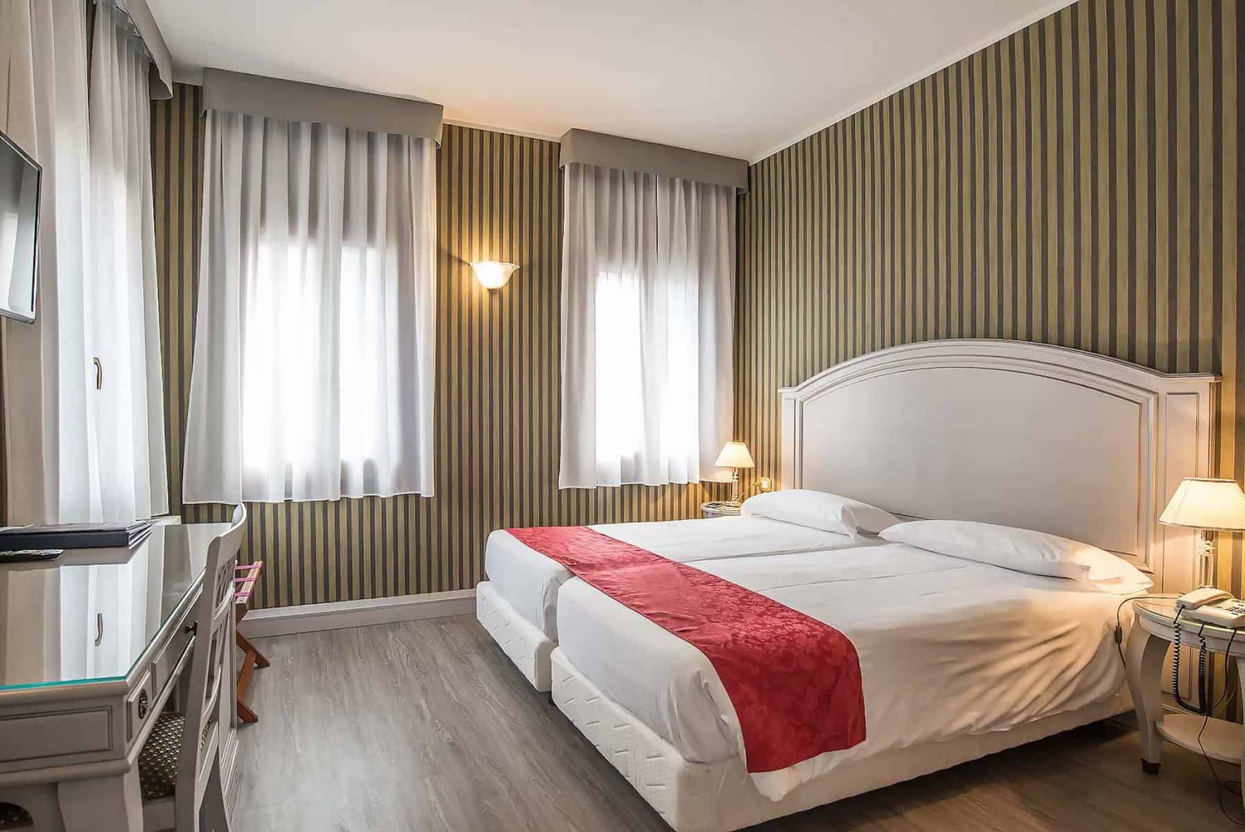 Zimmerbesispiel-4._camera_doppia_comfort-_la_fenice_et_des_artistes_-_venezia
